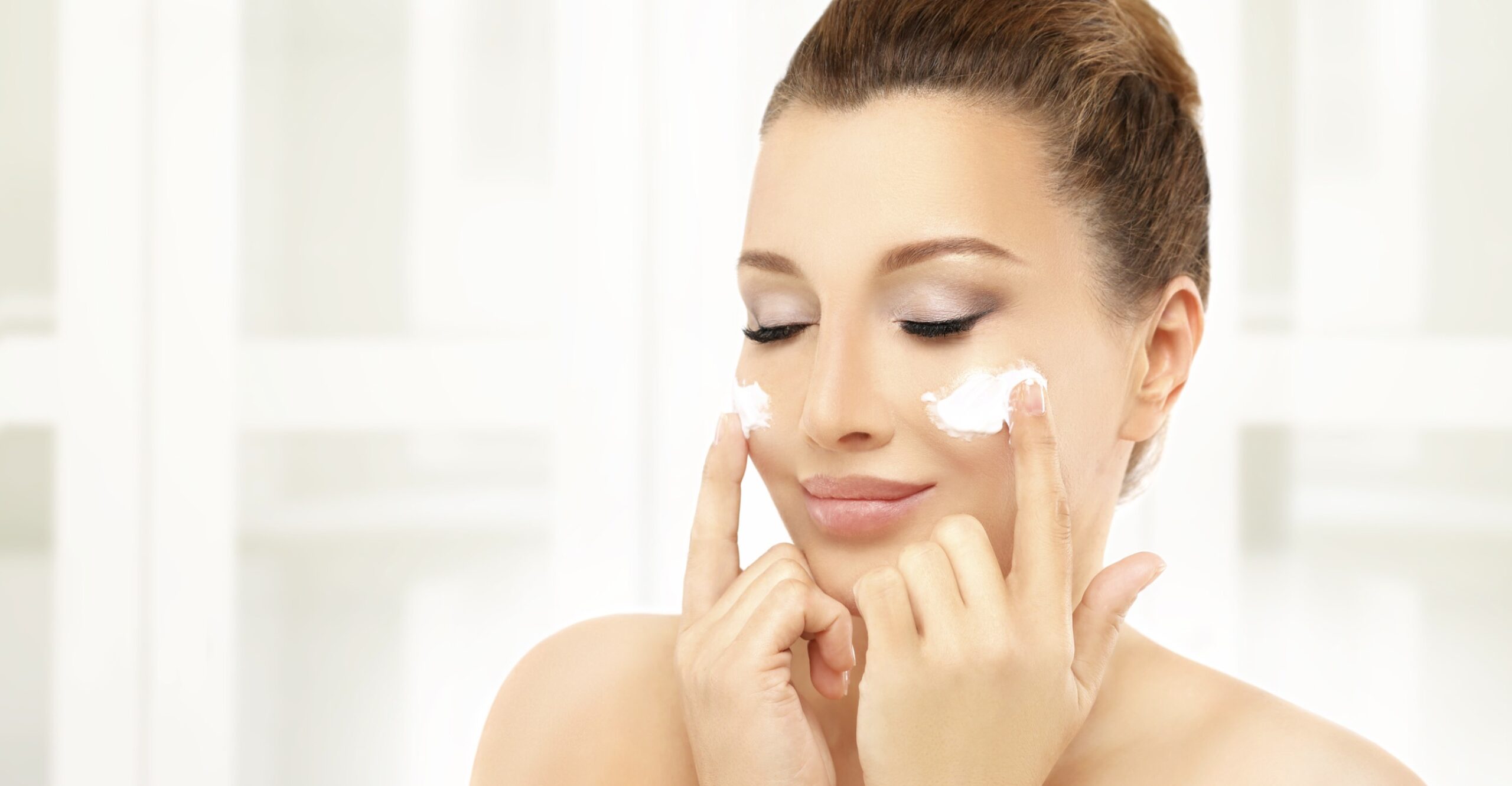 Top 7 Anti-Aging Luxury Skincare Products to Try in 2025